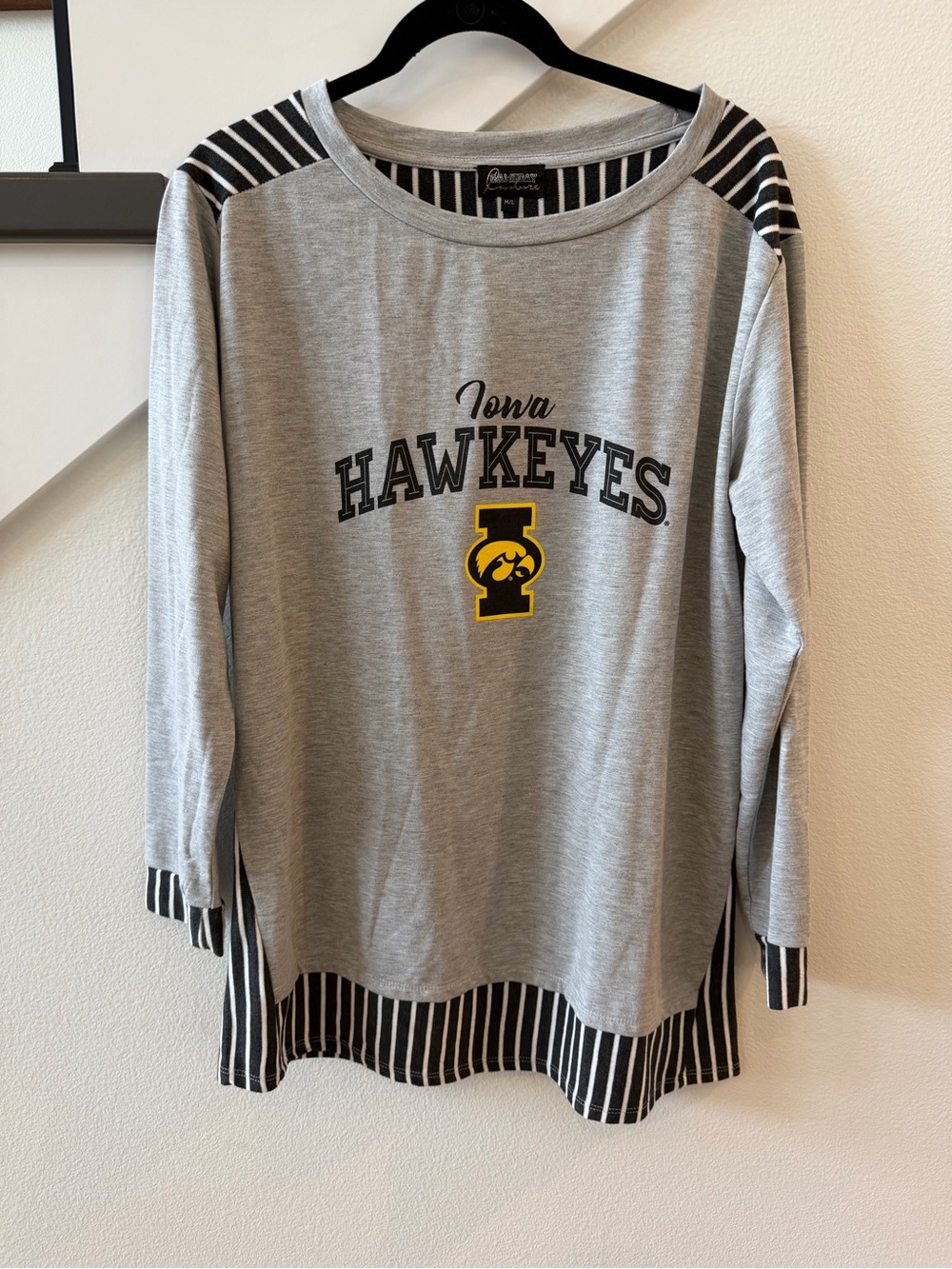 Iowa Hawkeyes Women's Gray Long-Sleeve Crewneck Top